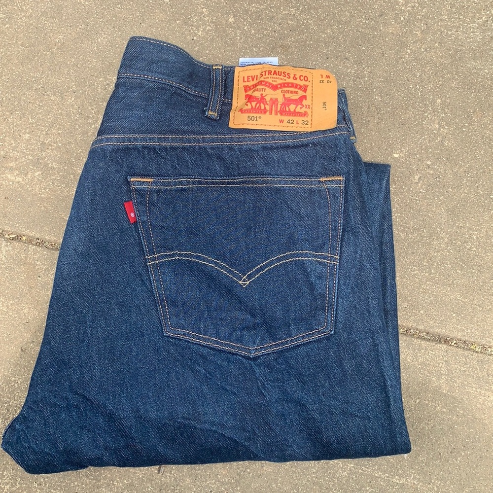 Men Levi Jean size 42x32 style 501